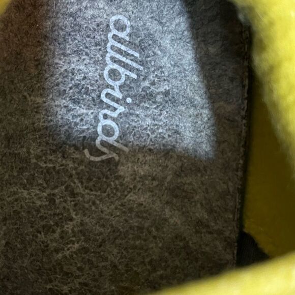 Allbirds Women's Wool Runner Mizzles Yellow (Elephant grass). - Picture 2 of 8